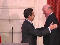 Sarkozy fait Steve Ballmer chevalier de la Légion d'honneur